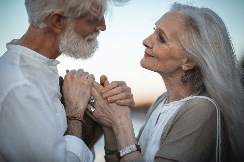 Flirter et faire de nouvelles rencontres quand on a plus de 50 ans