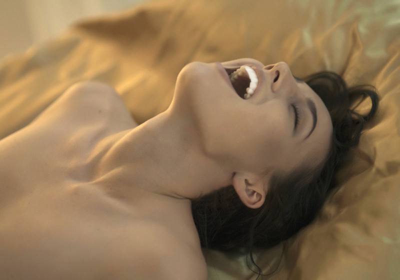 Le guide pratique de l'orgasme féminin : types, difficultés, sensations