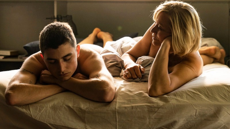 Une femme plus vieille peut-elle sortir avec un homme plus jeune qu'elle ?
